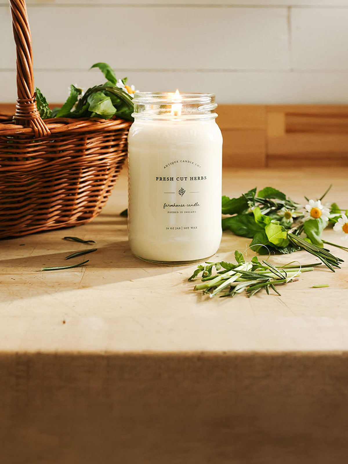 し*ー様 antique アンティーク ホワイトペイント スピンドルバック チェ Antique Candle Co.® | Soy Wax Candles