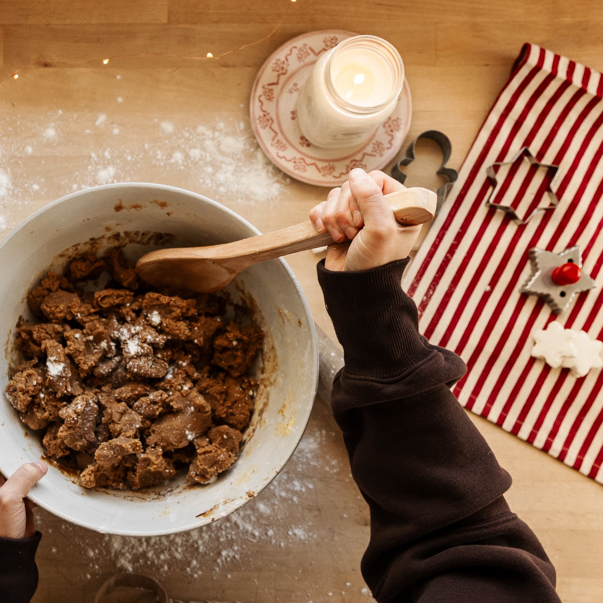 Gingerbread House 16 oz candle