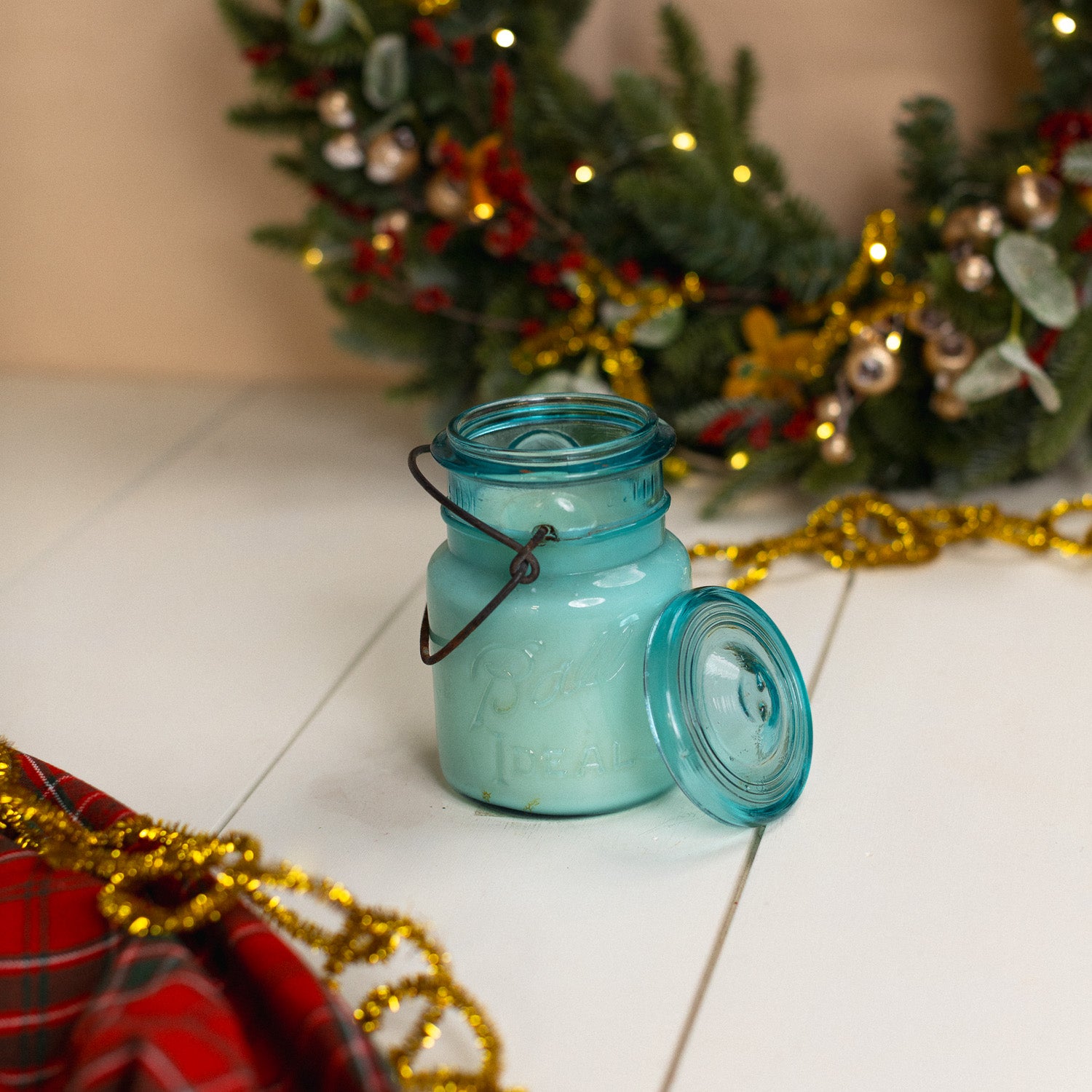 Vanilla Spice Latte - Blue Wire-Closure