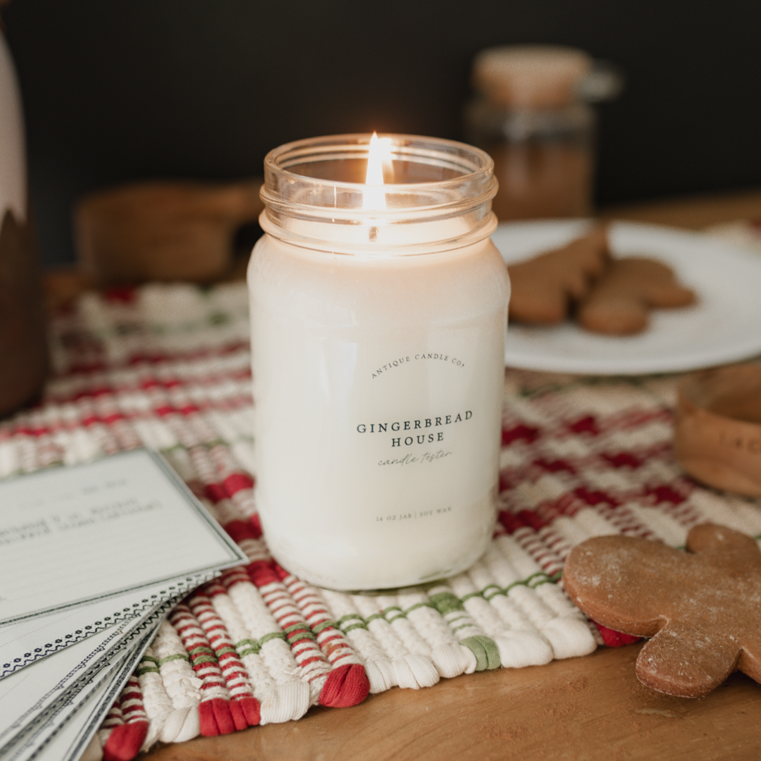 Gingerbread House 16 oz candle