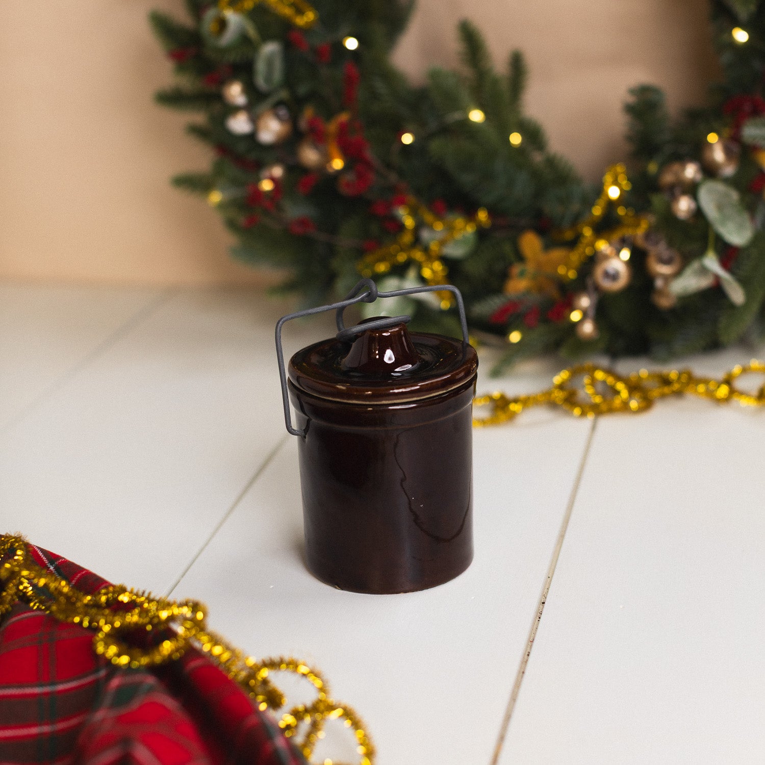 Christmas Day - Brown Crock