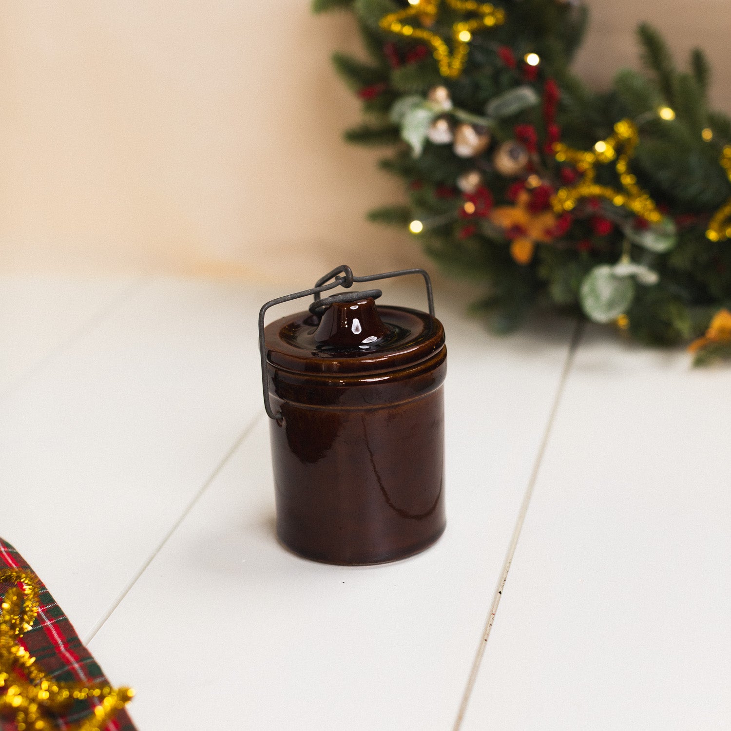 Good Tidings - Brown Crock