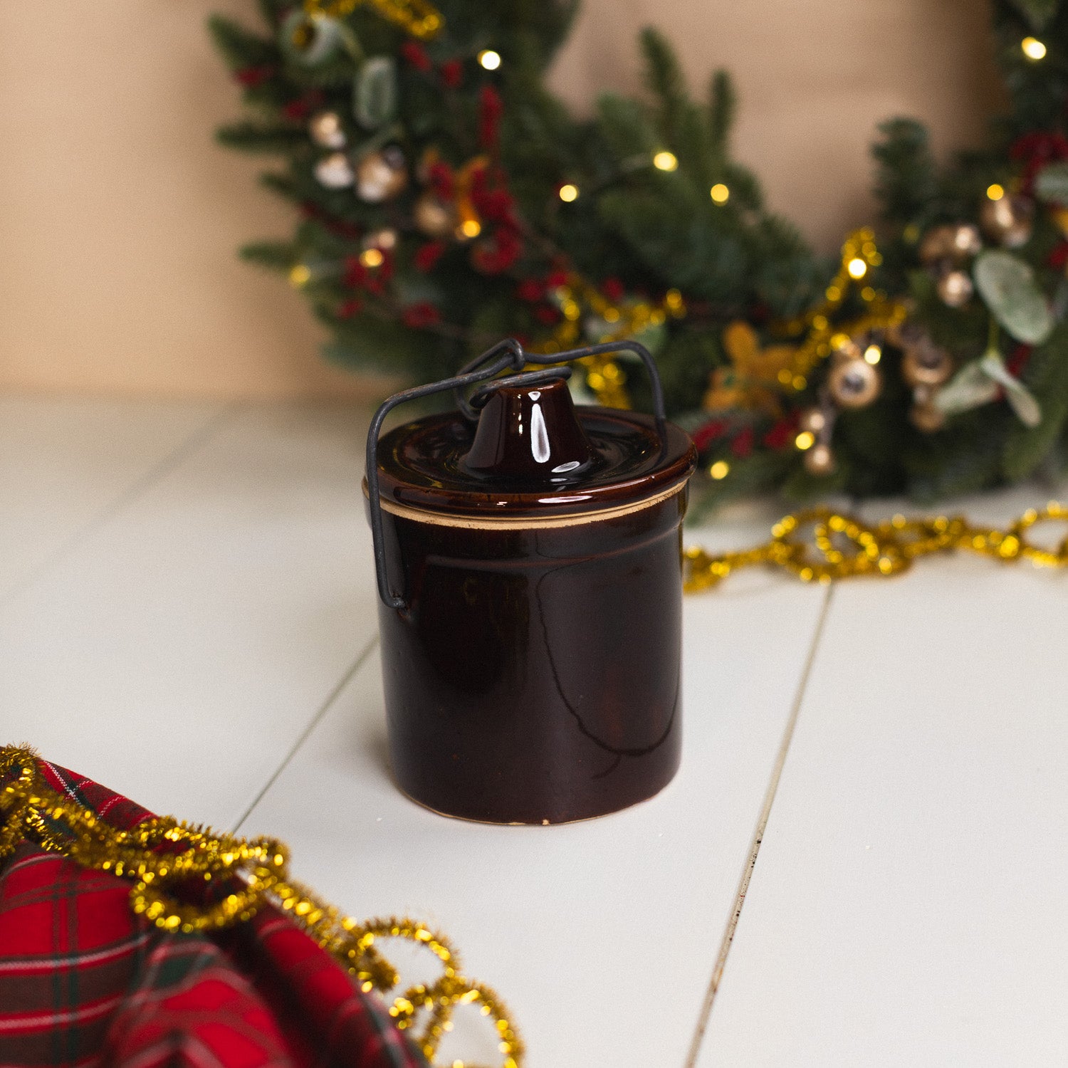 Christmas Day - Brown Crock